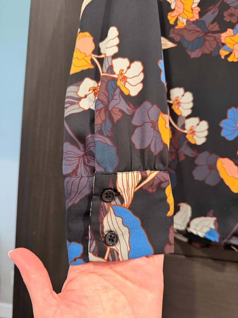 Who What Wear Black Floral Button-Front Blouse - Picture 4 of 5